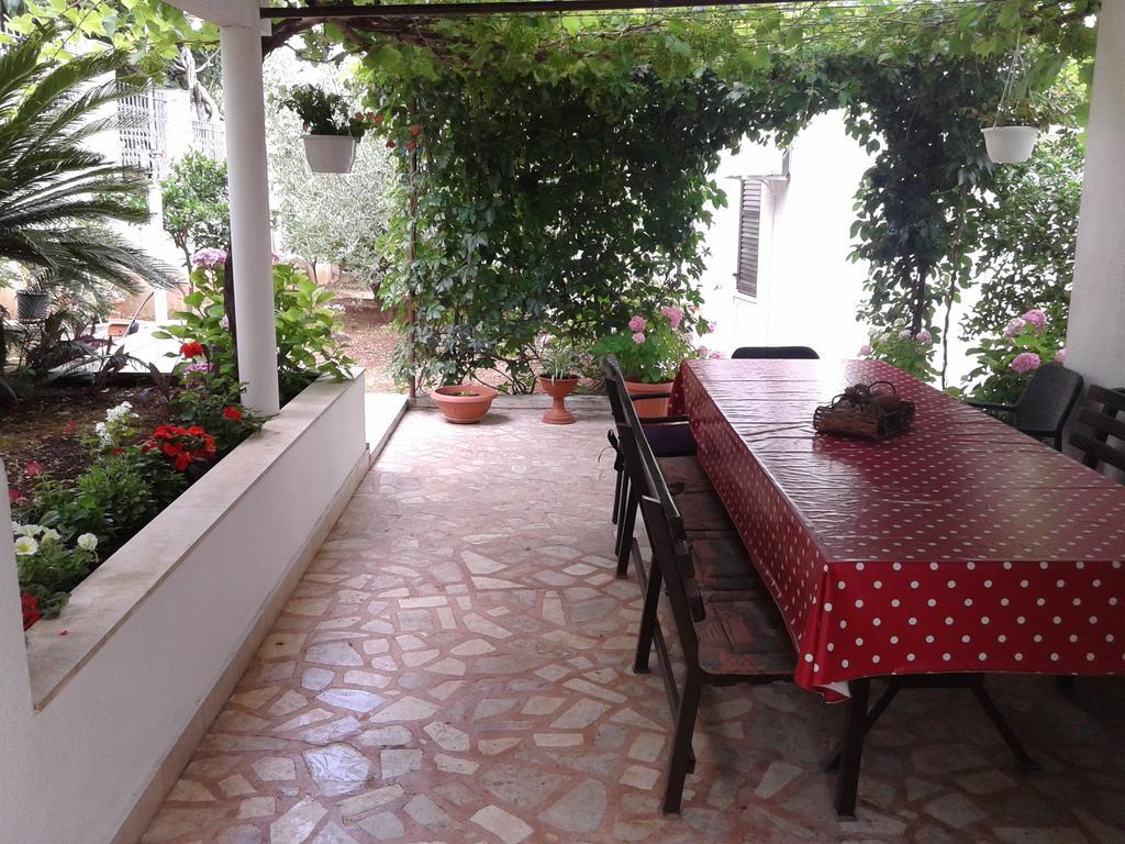 Apartments Villa Zvonimir Slatine Rum bild