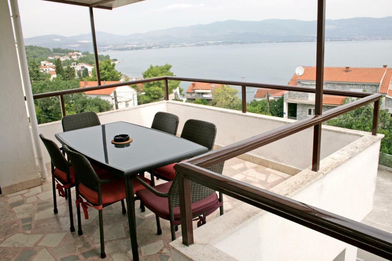 Apartments Villa Zvonimir Slatine Exteriör bild